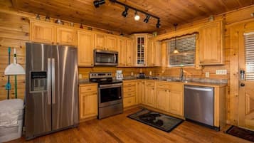 Cabin, Multiple Beds, Hot Tub, Mountain View | Private kitchen | Fridge, microwave, oven, stovetop