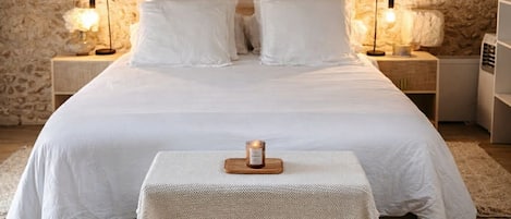 1 chambre, bureau, fer et planche Ă repasser, draps fournis