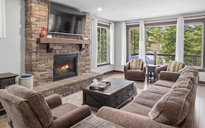 Smart TV, fireplace, video games, DVD player - Prospector Perch - Golf Front - Walk to Winery - Hot Tub (Cle Elum)