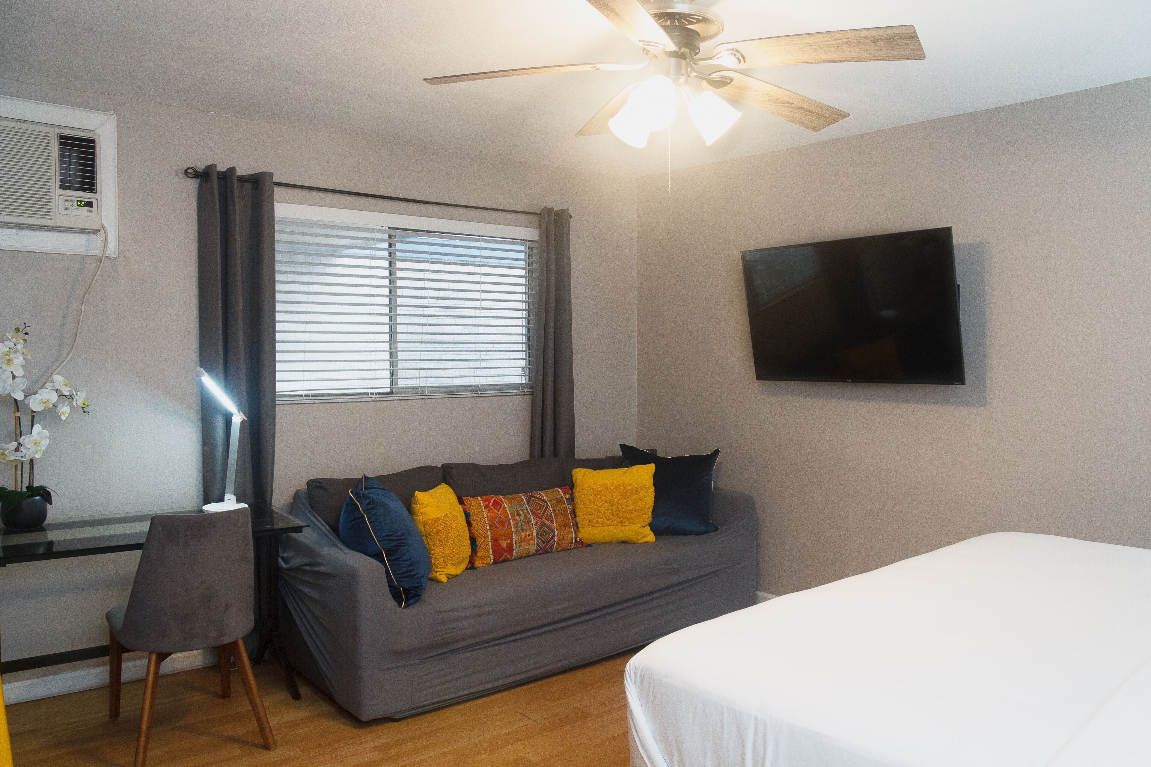 Your Montrose Studios! Sleeps 38/19BR/19BA/19PA