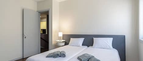 3 bedrooms, iron/ironing board, Internet, bed sheets