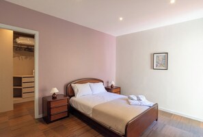 3 bedrooms, iron/ironing board, Internet, bed sheets