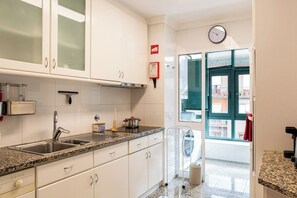 Fridge, microwave, oven, stovetop - RR | Central, Well-Equipped, AC, Workspace, Garage (Vila Nova de Gaia)