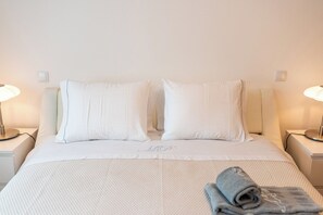 2 bedrooms, iron/ironing board, Internet, bed sheets