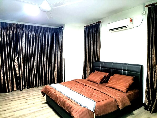 Habitación familiar, baño privado | Escritorio, espacio para trabajar con laptop y wifi gratis