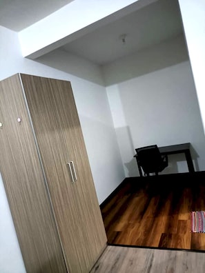 Single Room, Private Bathroom | Desk, laptop workspace, free WiFi, bed sheets