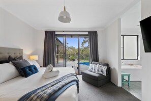 5 bedrooms, in-room safe, travel cot, WiFi