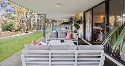 Casa Dee - Rural Family Retreat. Heated pool. 5 mins from Dunsborough Town/Beach