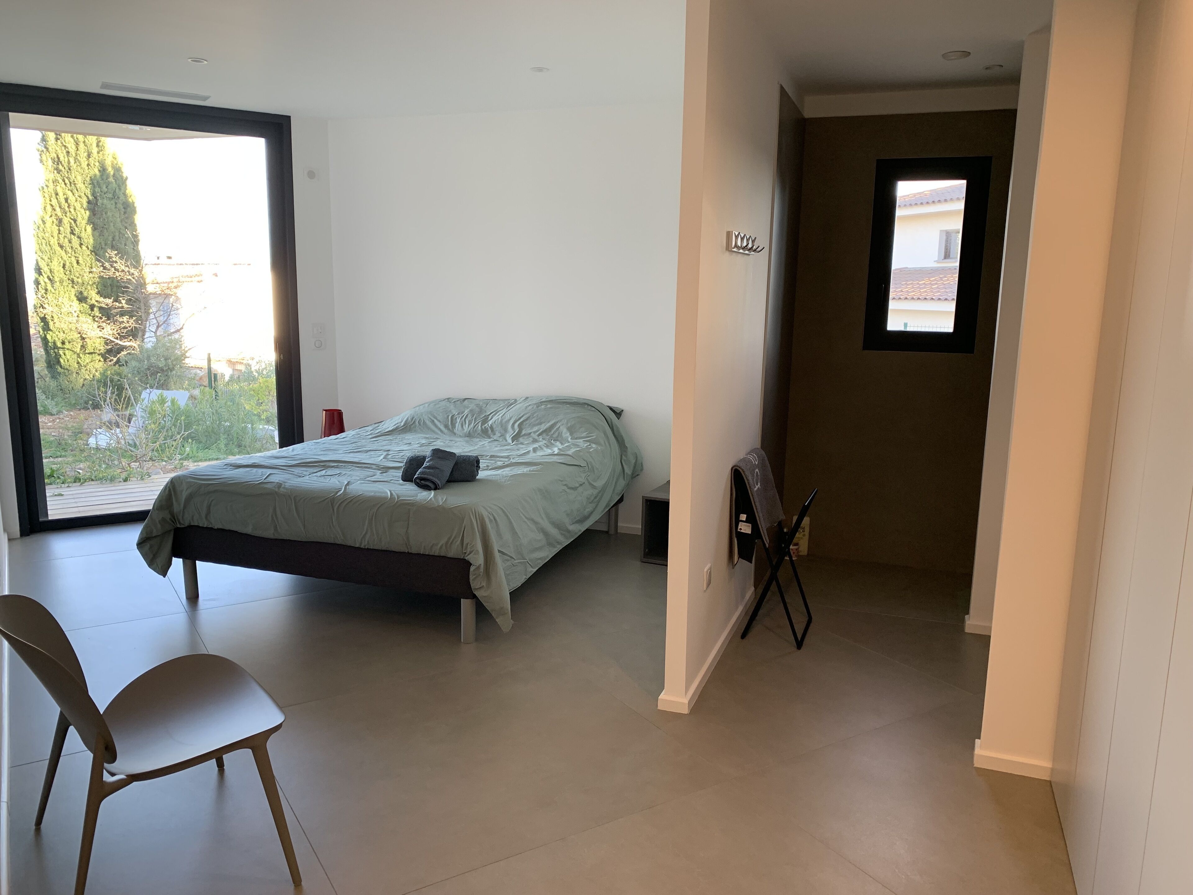 Contemporary villa - 15 M swimming pool - large garden