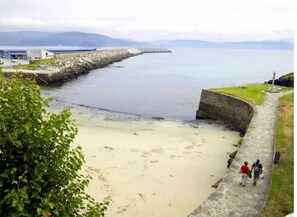 Beach - Ribeira beach viewpoint. Front line of beach
Renovated May 2024 (Fisterra)