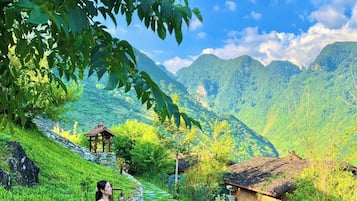 Phòng đôi Cao cấp, 1 giường cỡ king, không hút thuốc, quang cảnh núi | Bộ đồ giường cao cấp, minibar với thức ăn, đồ uống miễn phí