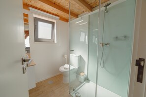 تجهيزات دش، مجففات شعر، مناشف، صابون