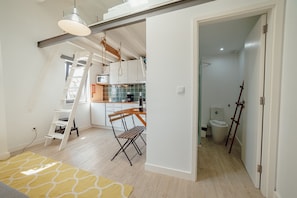 Interior - MEZZANINE STYLISH APARTMENT P by VACATIONY (Oporto)