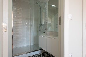 Bruser, hårtørrer, håndklæder, Sæbe