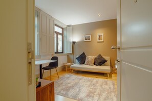 Interior - LEGACY OPORTO DESIGN APARTMENT A by VACATIONY (Oporto)