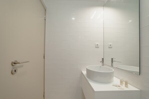 Bruser, hårtørrer, håndklæder, Sæbe