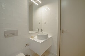 Bruser, hårtørrer, håndklæder, Sæbe