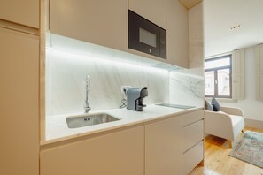 Kjøleskap, mikrobølgeovn, kaffetrakter/tekoker og vannkoker