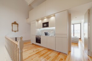 Fridge, microwave, oven, dishwasher - LEGACY OPORTO PREMIUM APARTMENT I by VACATIONY (Oporto)