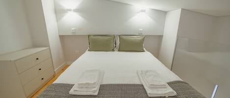 2 室のベッドルーム、アイロン / アイロン台、WiFi (無料)、ベッドシーツ