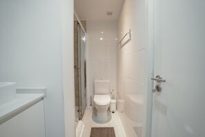 Bruser, hårtørrer, håndklæder, Sæbe