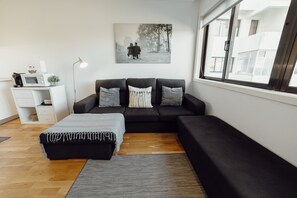 TV - DOWNTOWN STYLISH APARTMENT & GARAGE by VACATIONY (Oporto)