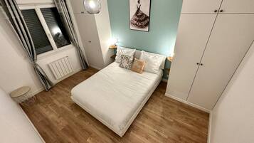 2 slaapkamers, een strijkplank/strijkijzer, reisbedje, wifi