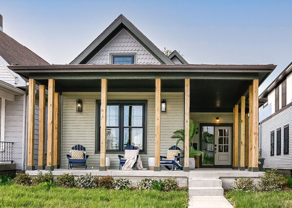 Exterior - HGTV Hidden Gem In Bates-Hendricks Sleeps 8 (Indianapolis)