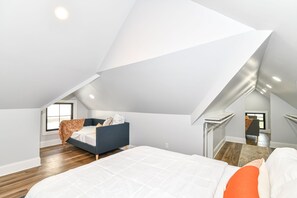 3 bedrooms, iron/ironing board, WiFi, bed sheets - HGTV Hidden Gem In Bates-Hendricks Sleeps 8 (Indianapolis)