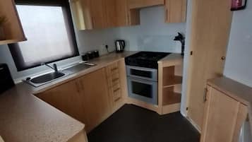 Rumah, Beberapa Tempat Tidur | Dapur pribadi | Lemari es, microwave, oven, dan kompor