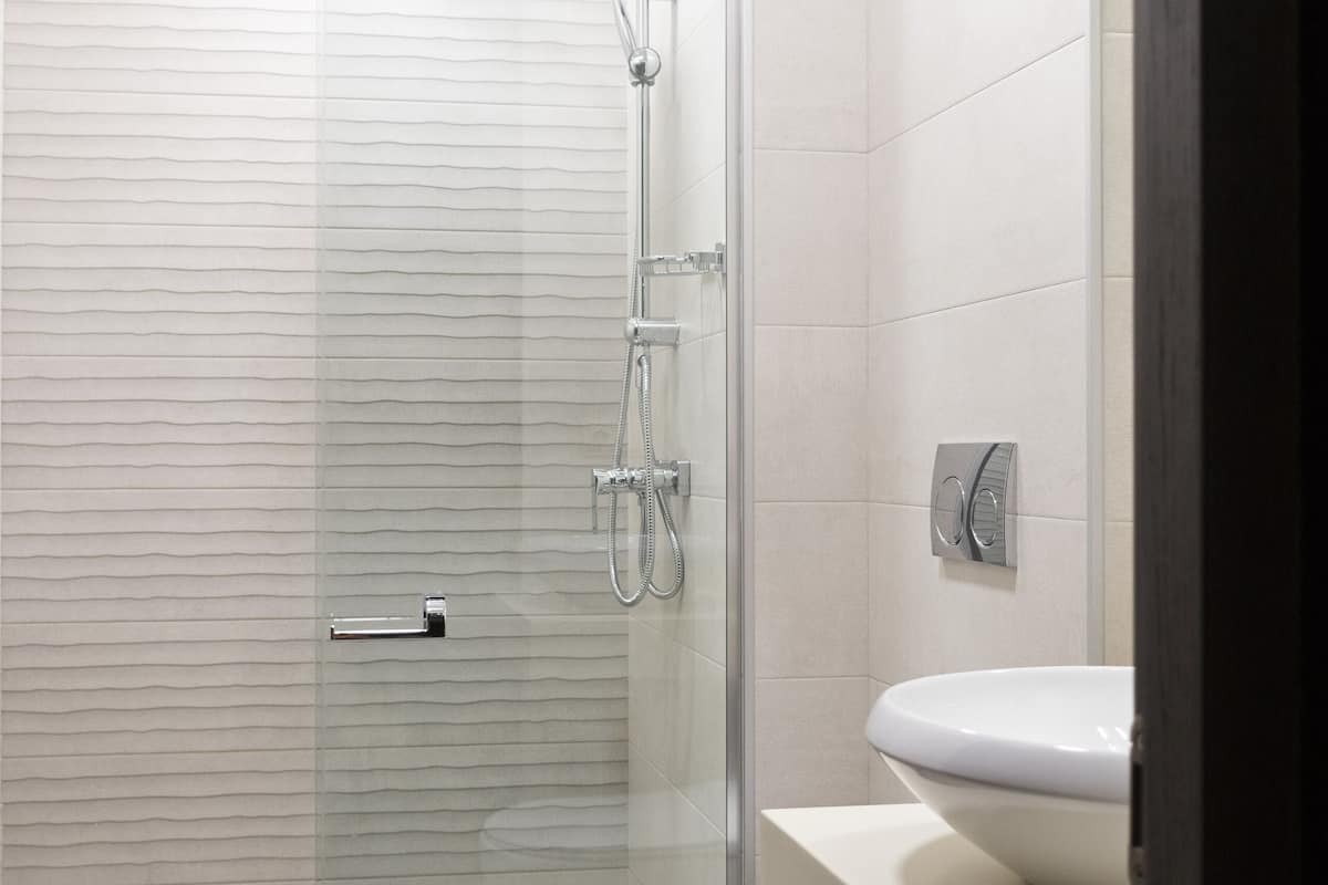 Shower, hair dryer, bathrobes, slippers