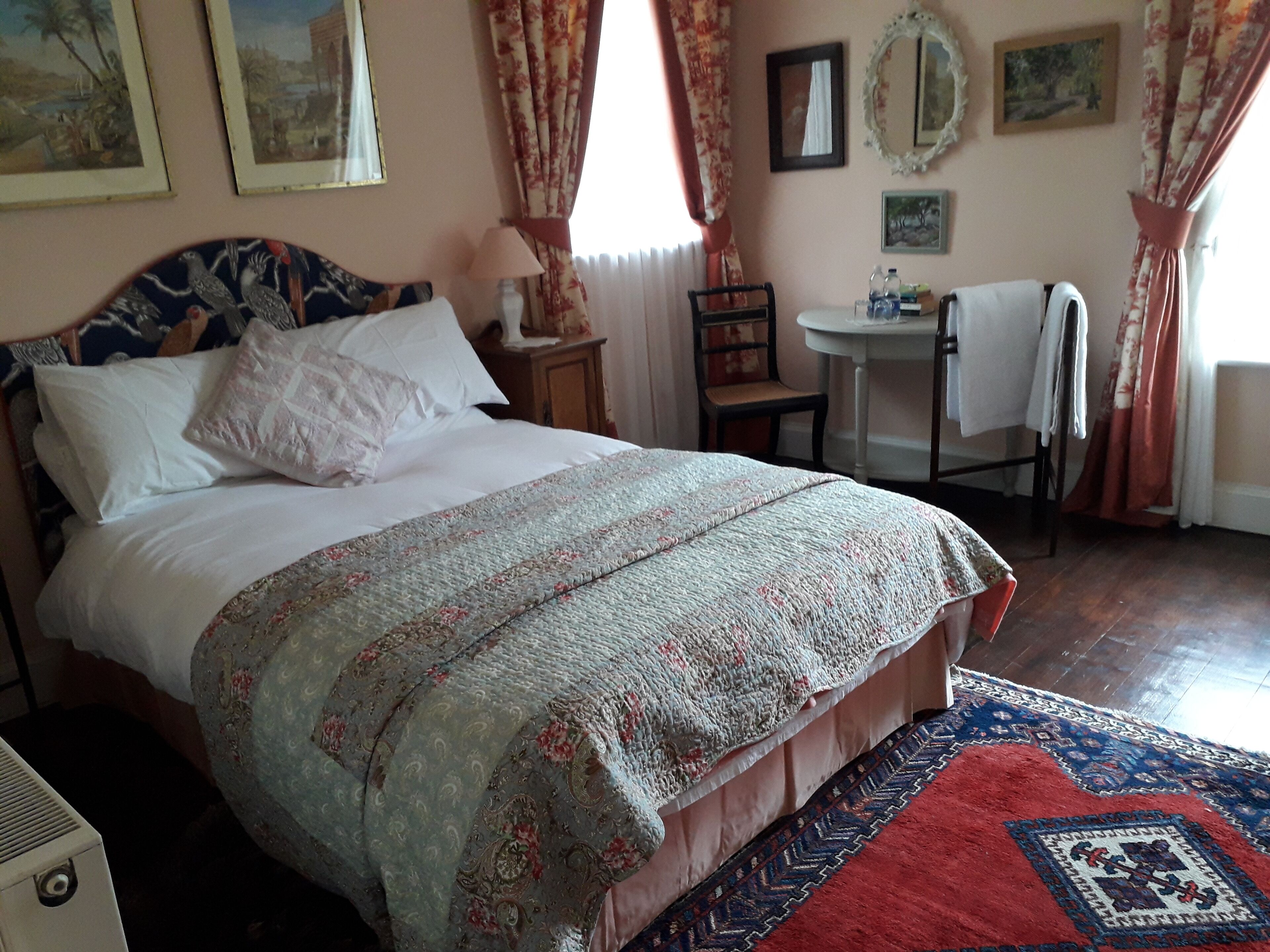 Peaceful, spacious and romantic artist's home