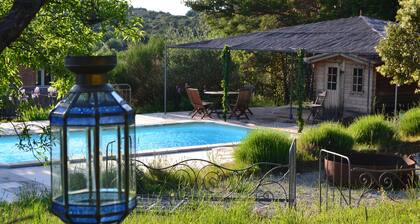 Double-gîte with jacuzzi, swimming pool and balneotherapy.