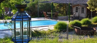 Double-gîte with jacuzzi, swimming pool and balneotherapy.