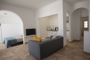 1 bedroom, iron/ironing board, WiFi (free), bed sheets