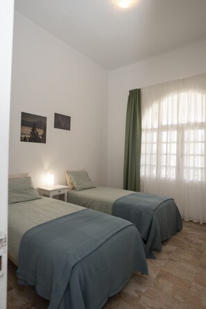 2 bedrooms, iron/ironing board, WiFi (free), bed sheets