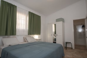 2 bedrooms, iron/ironing board, WiFi (free), bed sheets