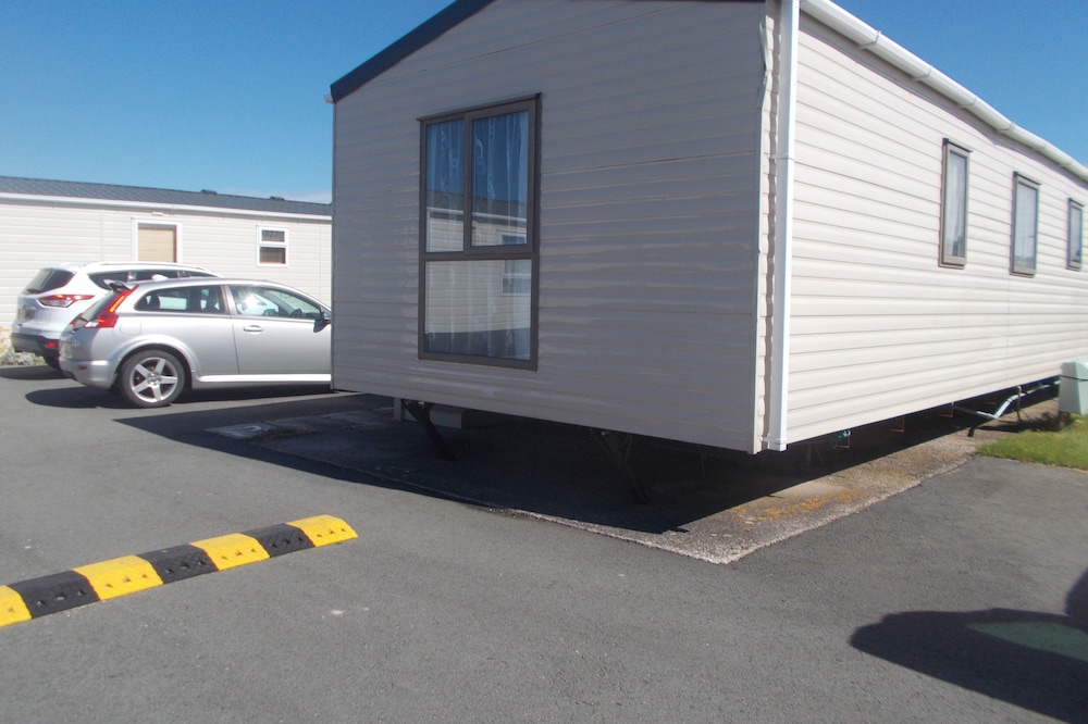 Stunning 3-bed Caravan in Abergele
