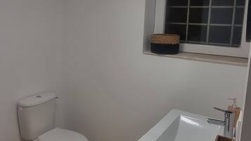 Shower, hair dryer, towels, toilet paper