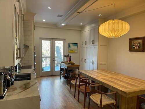 Beautiful 5-bedroom house in Rosedale, 5-min walk to Bloor&Yonge