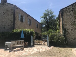 Outdoor dining - Stunning stone house and Gite (Najac)
