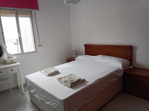 4 bedrooms, iron/ironing board, free WiFi, bed sheets