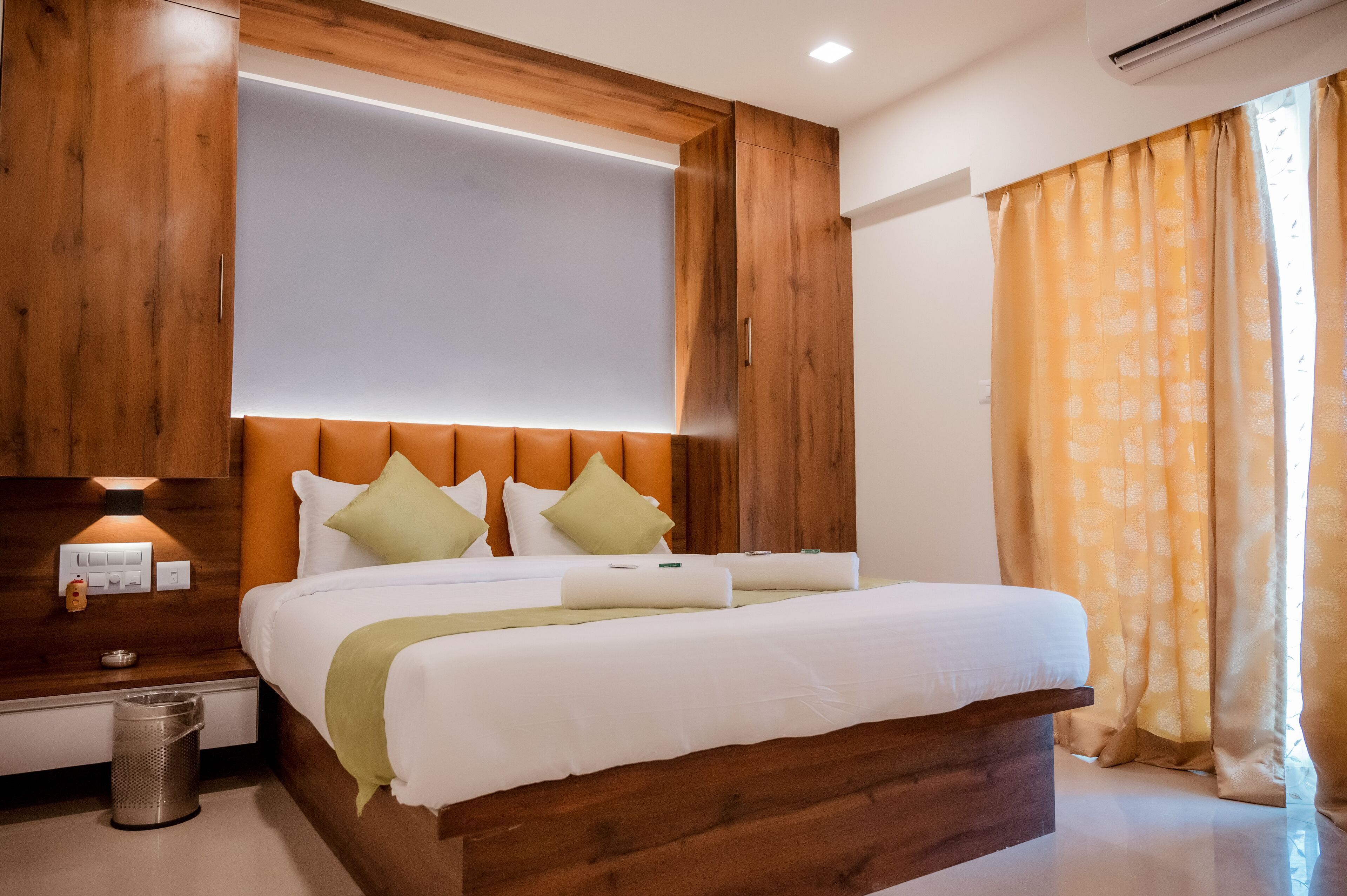 Free WiFi, bed sheets