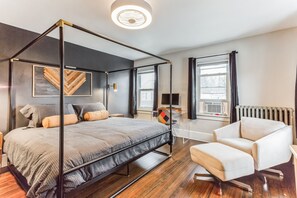 4 habitaciones, tabla de planchar con plancha y cuna de viaje 