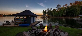 4BD 4BA 2 King Suites, Nursery, Kayaks, Lilypad, Pool Table, Foosball, AirHockey