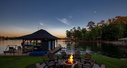Family Fun Lakehouse. Dock. Boat Ramp. Game Room. Firepit. Kayaks. Paddleboat.