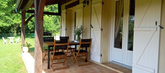 La maison de la Vallée ***, 4 p, terrace, enclosed garden, 5kms from Sarlat