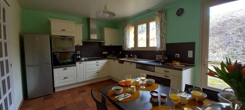 La maison de la Vallée ***, 4 p, terrace, enclosed garden, 5kms from Sarlat