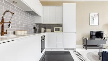 Apartment | Private kitchen | Fridge, microwave, oven, stovetop