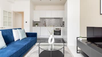Apartment | Living area | 37-inch TV with cable channels, Netflix, streaming services